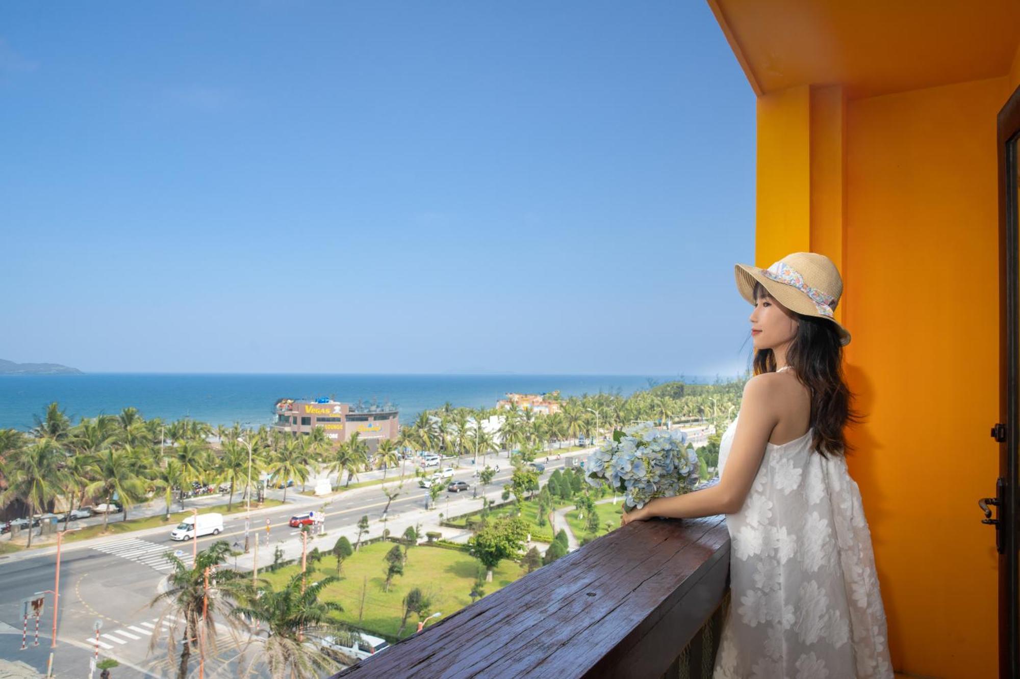 Zenta Sea View Hotel Дананг Экстерьер фото
