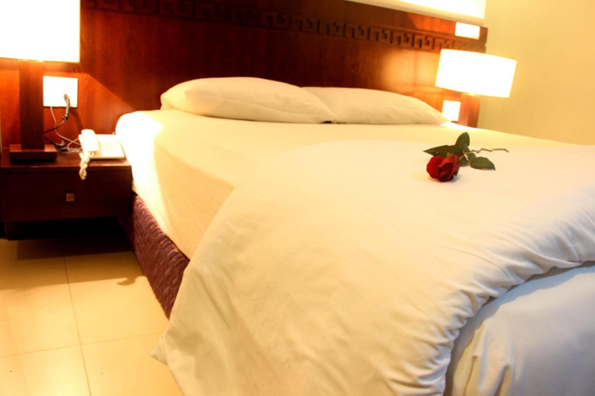 Zenta Sea View Hotel Дананг Экстерьер фото