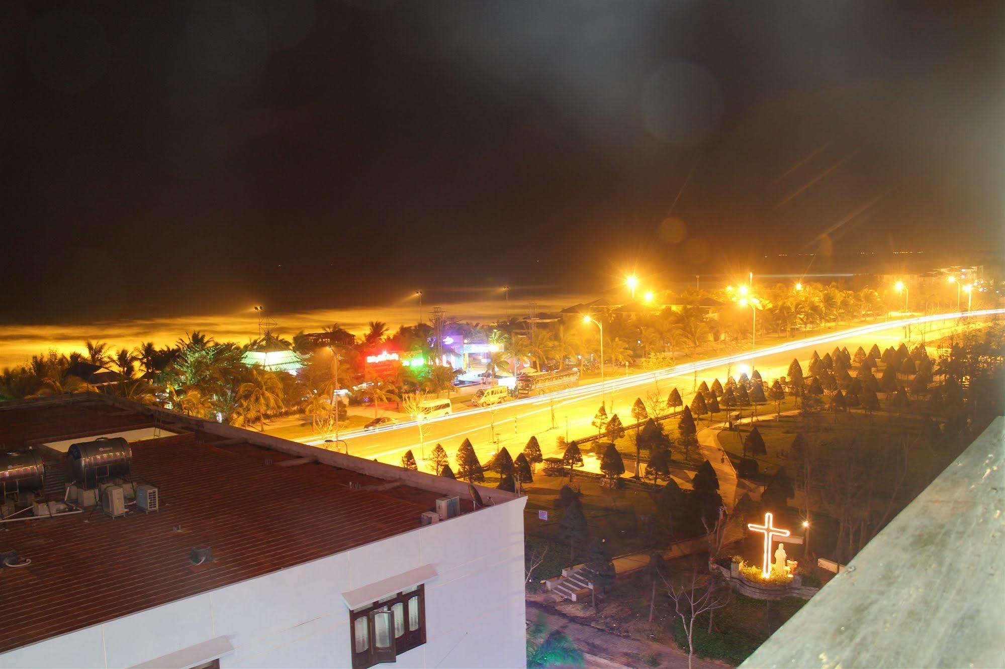 Zenta Sea View Hotel Дананг Экстерьер фото